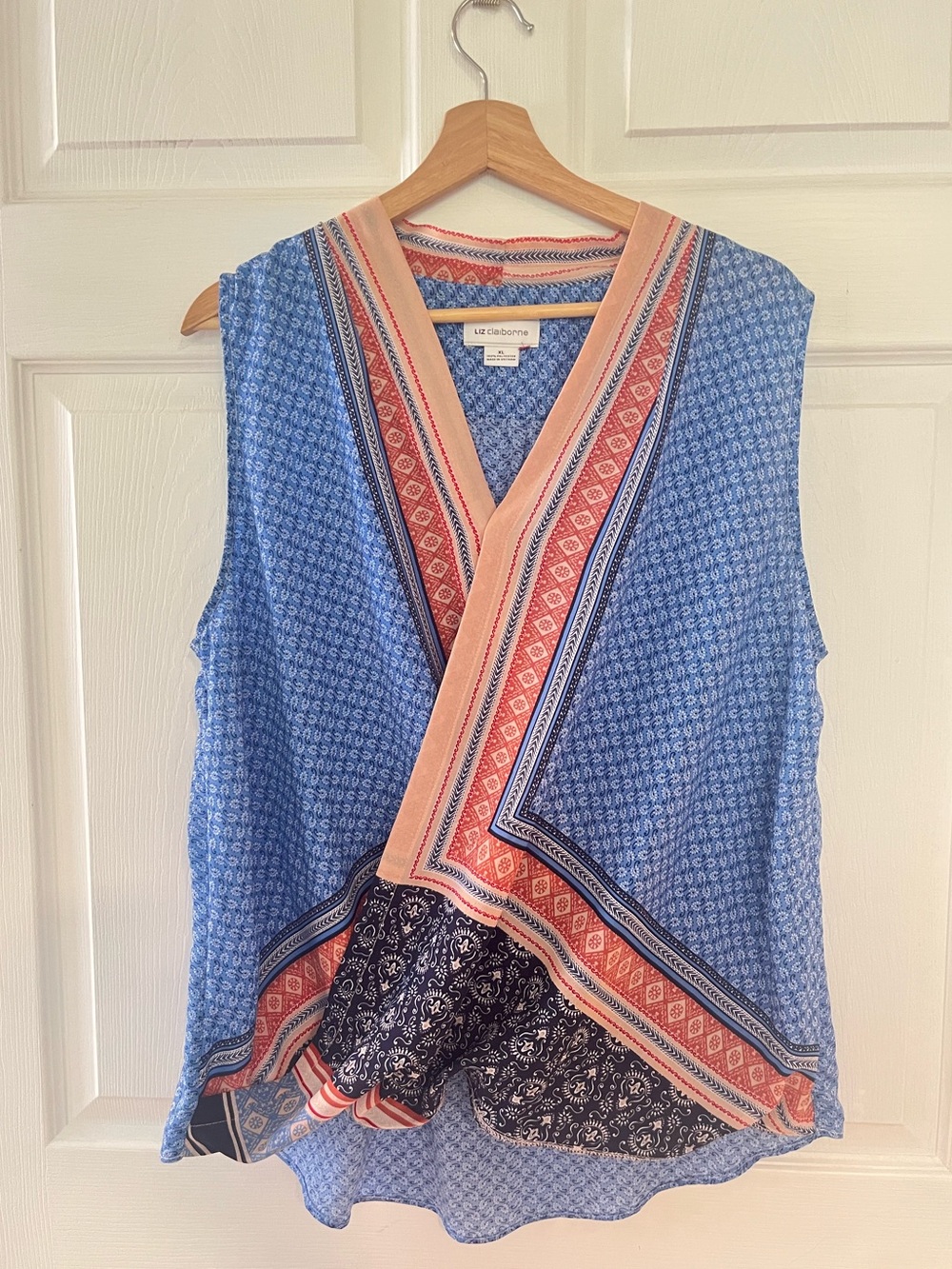 Liz Claiborne Blue Printed Sleeveless V-Neck Wrap-Style Top with Peach Size XL